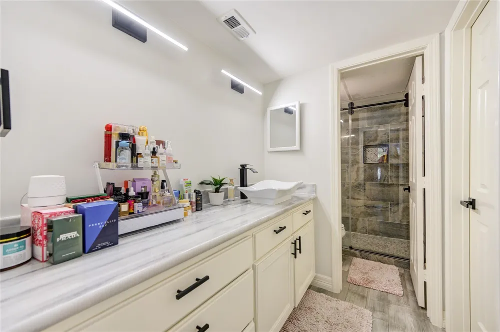 12550 Whittington Drive #305 Houston, TX 77077