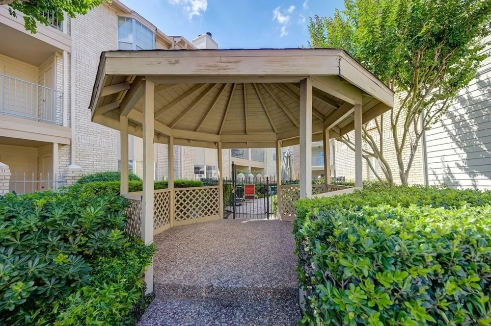 12550 Whittington Drive #305 Houston, TX 77077