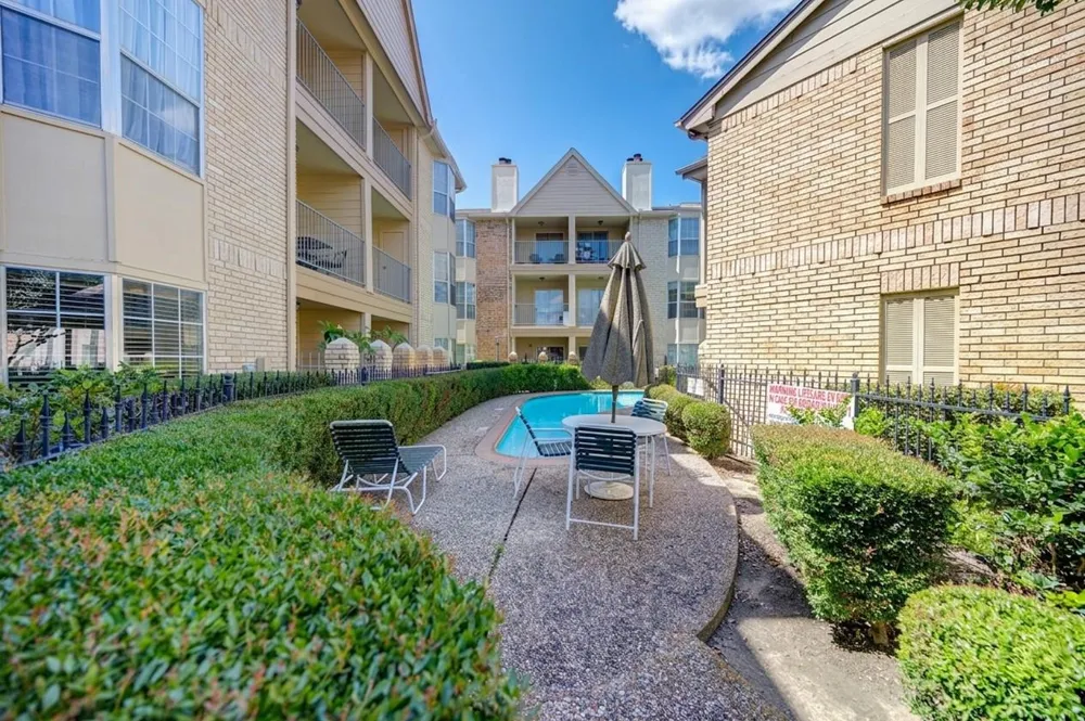 12550 Whittington Drive #305 Houston, TX 77077
