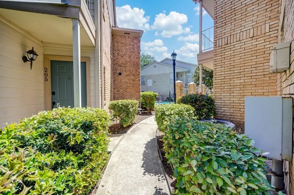 12550 Whittington Drive #305 Houston, TX 77077