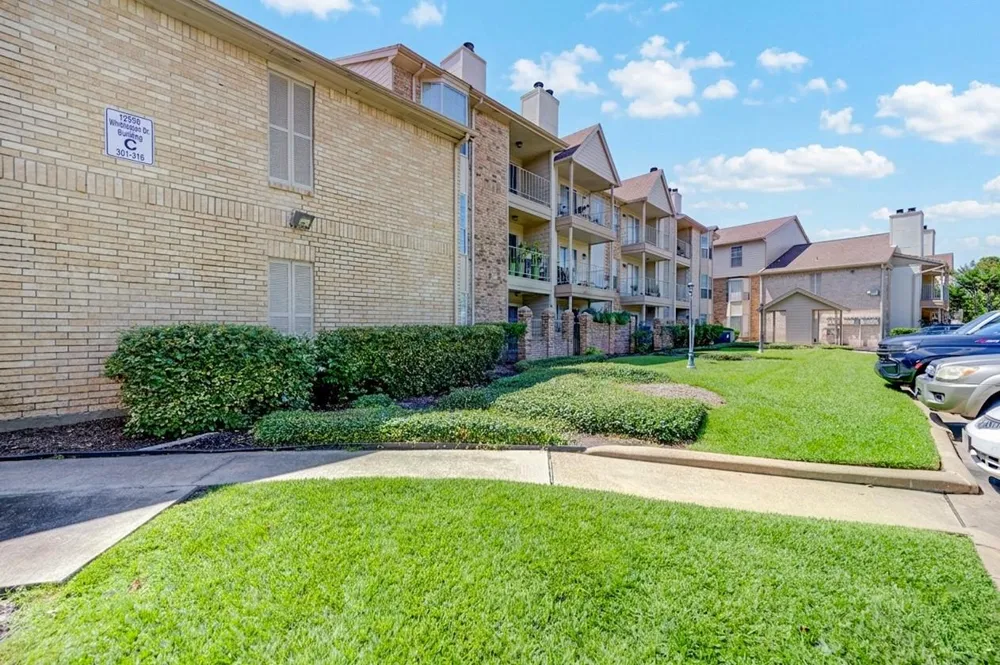 12550 Whittington Drive #305 Houston, TX 77077
