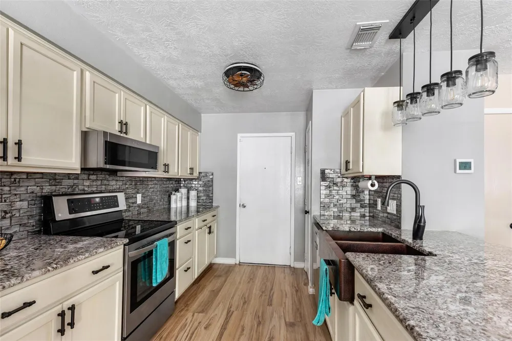 17703 Typhoon Way Crosby, TX 77532