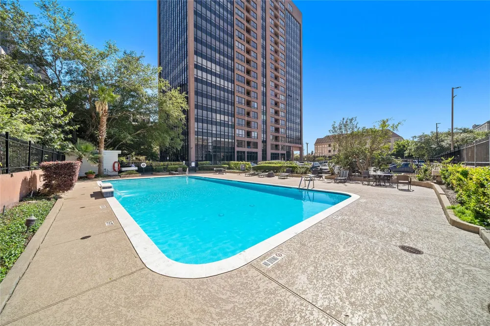 5150 Hidalgo Street #1604 Houston, TX 77056