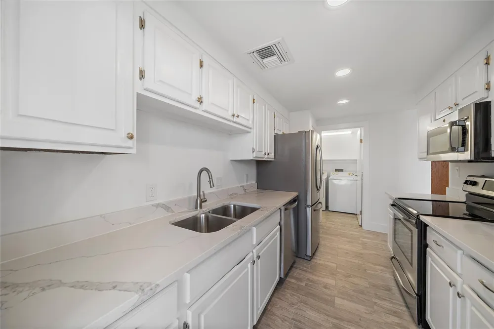 5150 Hidalgo Street #1604 Houston, TX 77056