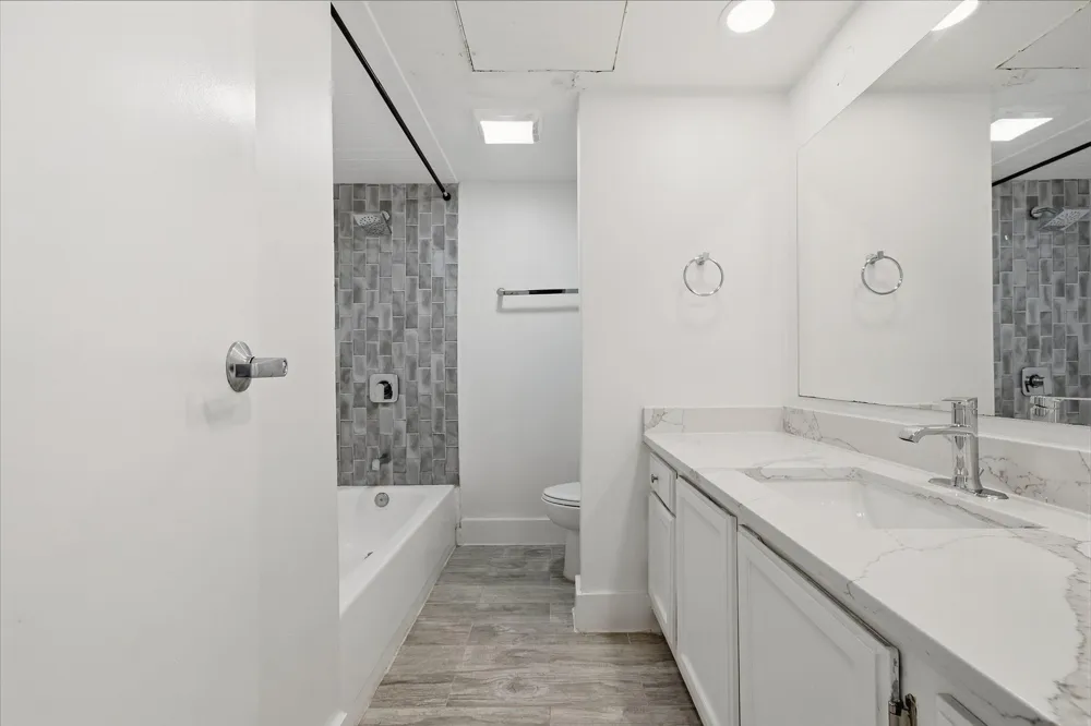 5150 Hidalgo Street #1604 Houston, TX 77056