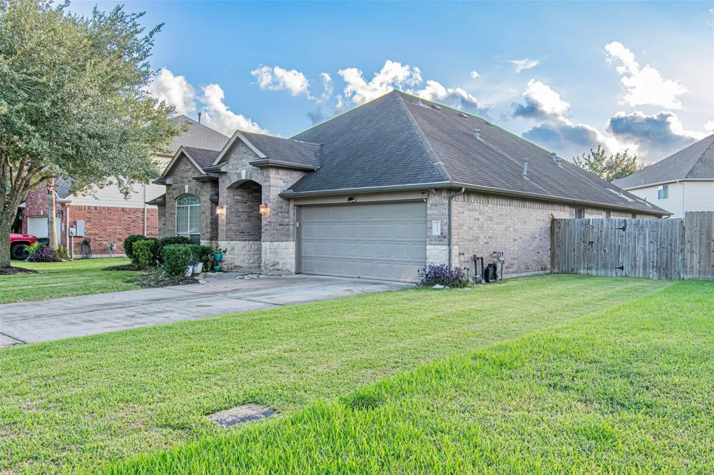 4108 S Meridian Greens Drive Dickinson, TX 77539