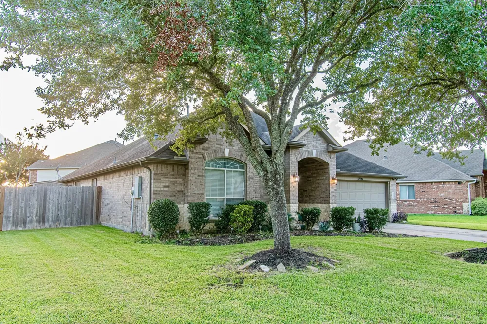 4108 S Meridian Greens Drive Dickinson, TX 77539