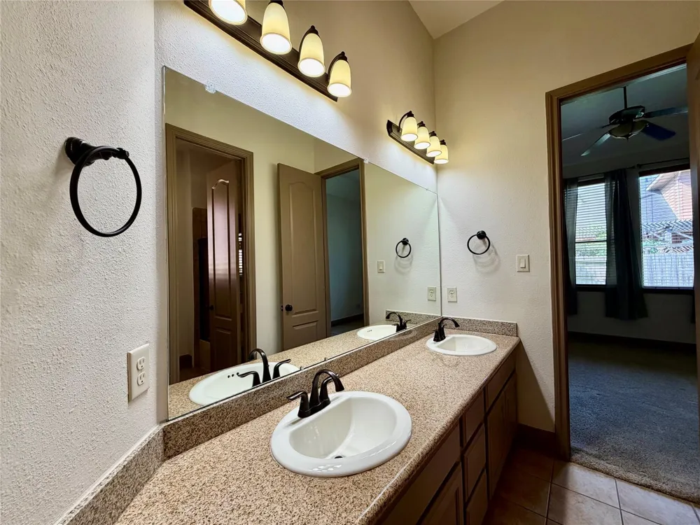6223 Duke Trail Lane Sugar Land, TX 77479