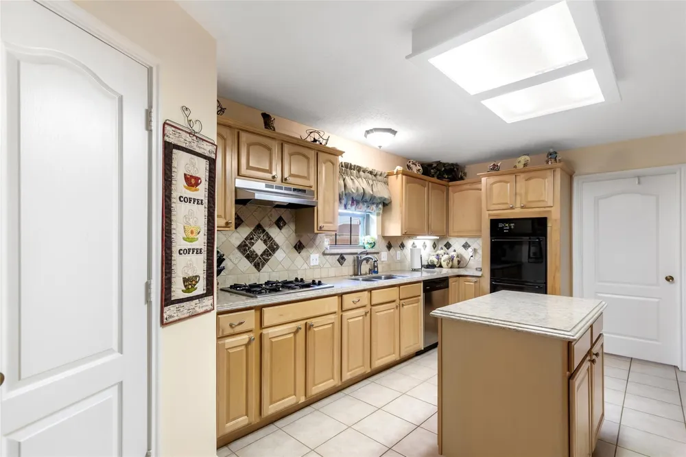 20034 Nightbird Trail Crosby, TX 77532