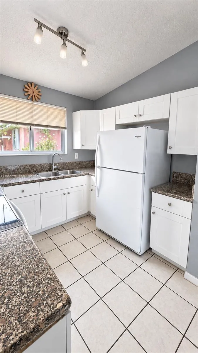 5800 W 18th Ln #205 Hialeah, FL 33012