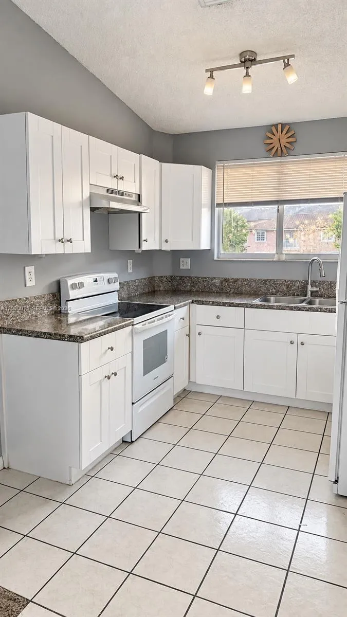 5800 W 18th Ln #205 Hialeah, FL 33012
