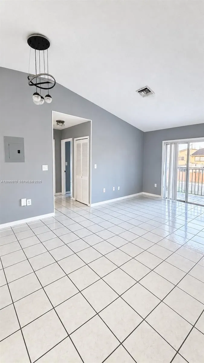 5800 W 18th Ln #205 Hialeah, FL 33012