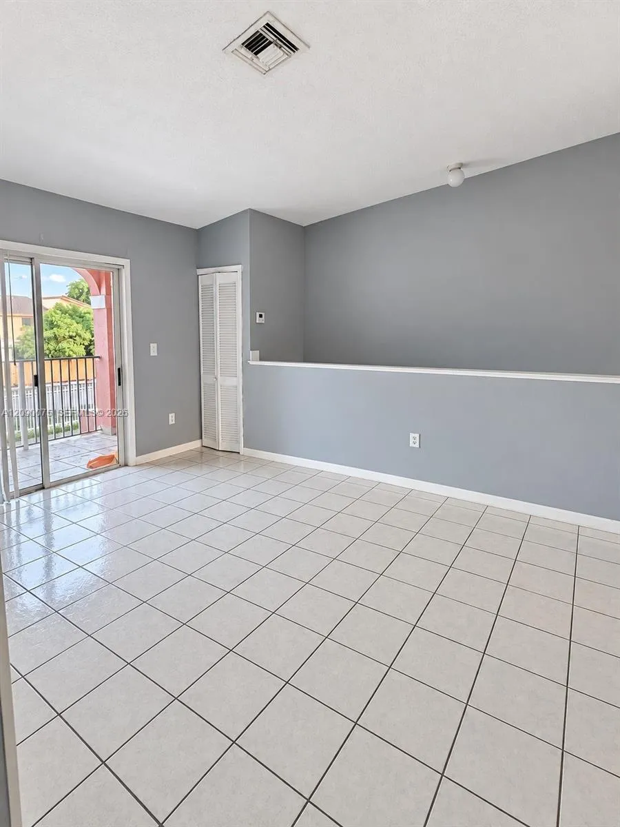 5800 W 18th Ln #205 Hialeah, FL 33012