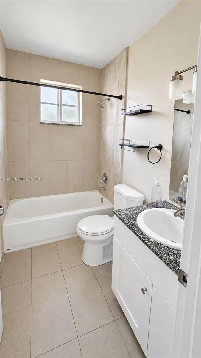 5800 W 18th Ln #205 Hialeah, FL 33012
