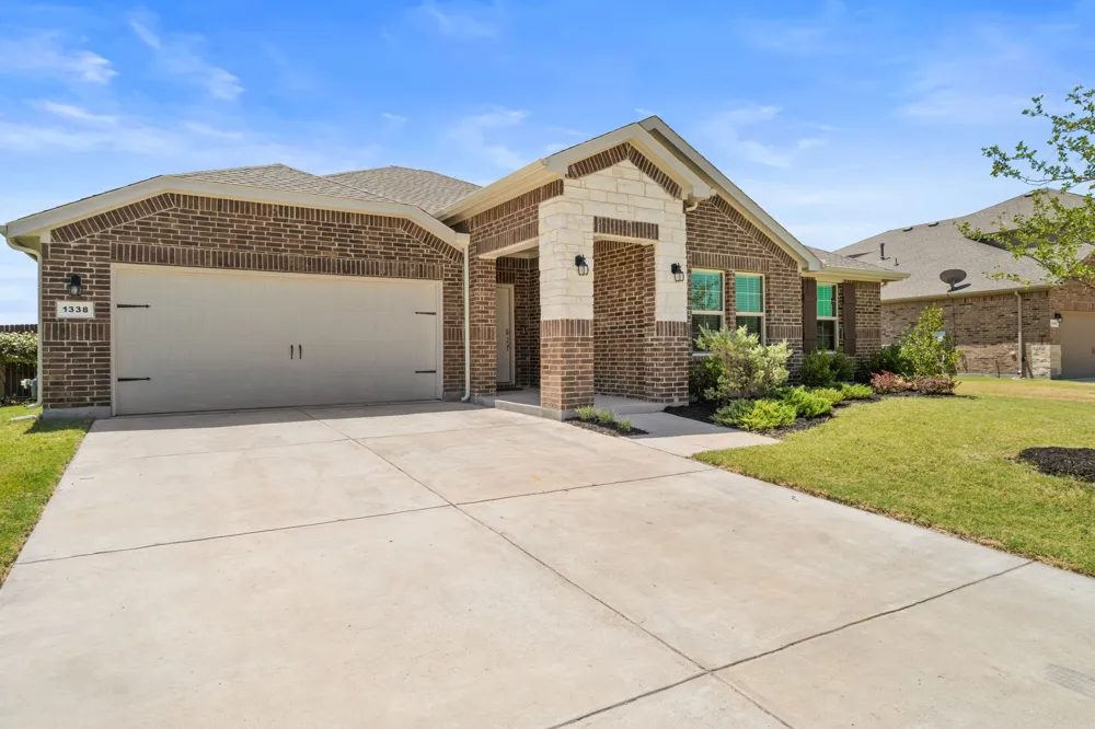 1338 Rolling Meadows Drive Cedar Hill, TX 75104