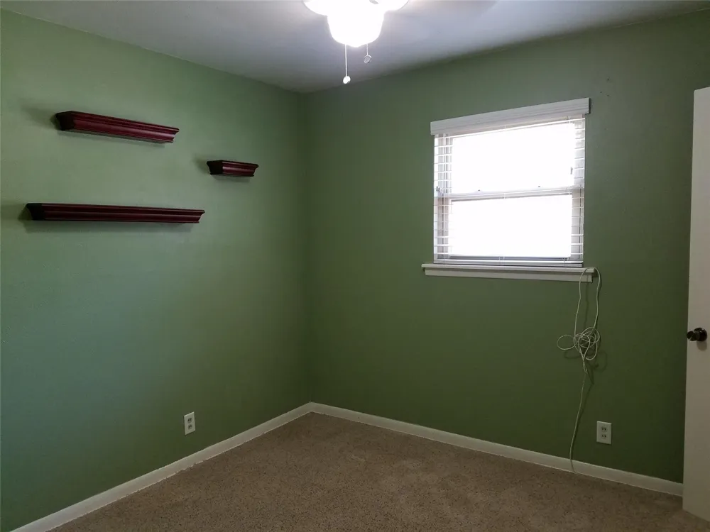 702 Jones Street Euless, TX 76040