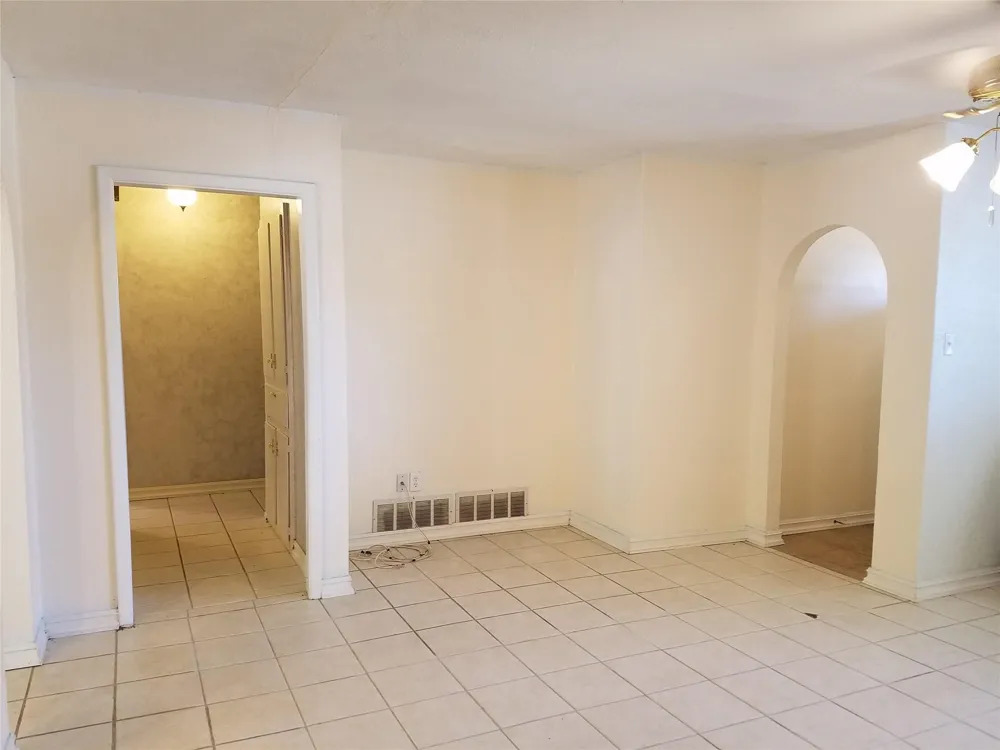 702 Jones Street Euless, TX 76040