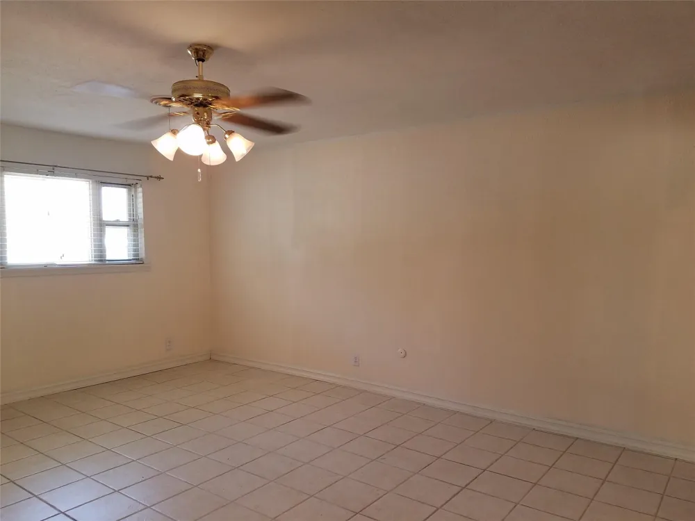 702 Jones Street Euless, TX 76040