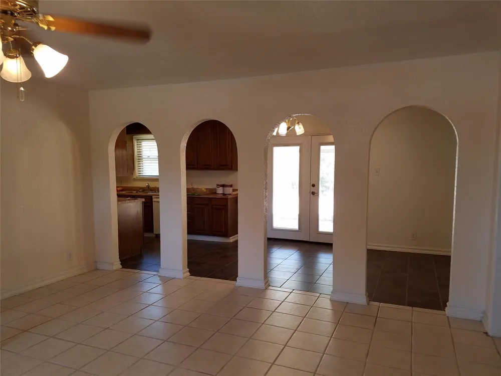 702 Jones Street Euless, TX 76040
