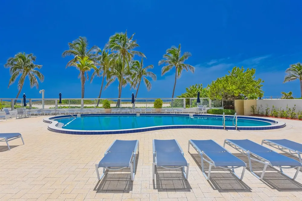 1012 OCEAN BOULEVARD #202 Pompano Beach, FL 33062