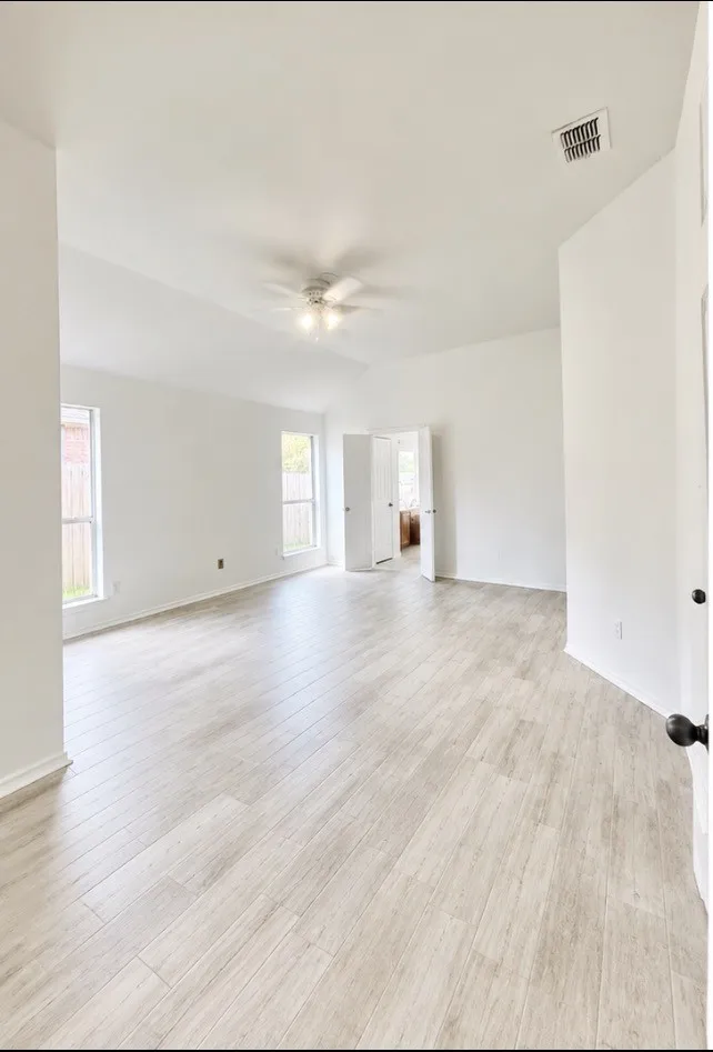 5300 Meadow Court Flint, TX 75762
