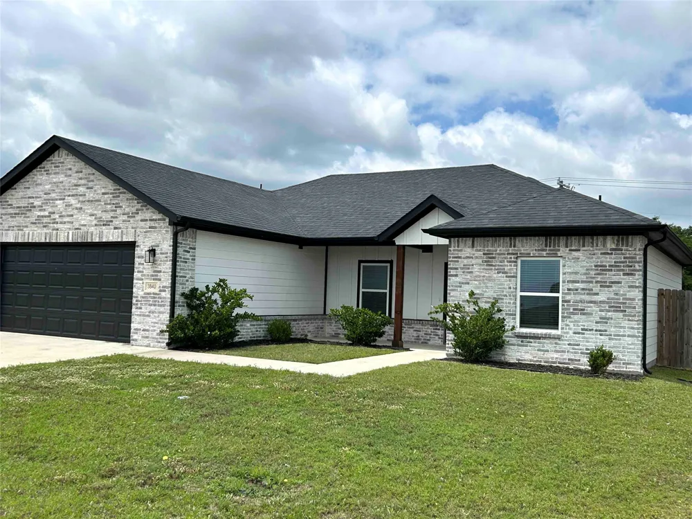 3840 Skylane Avenue Corsicana, TX 75110
