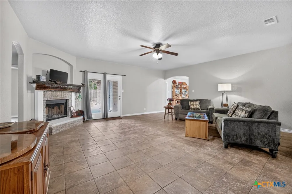 6813 Deorsam Loop Killeen, TX 76542