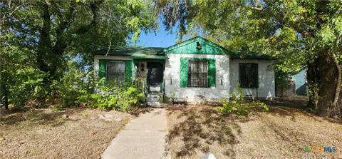 707 W Kern Road
