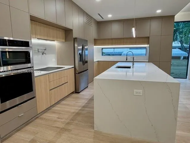 1724 NE 16th Ave Fort Lauderdale, FL 33305