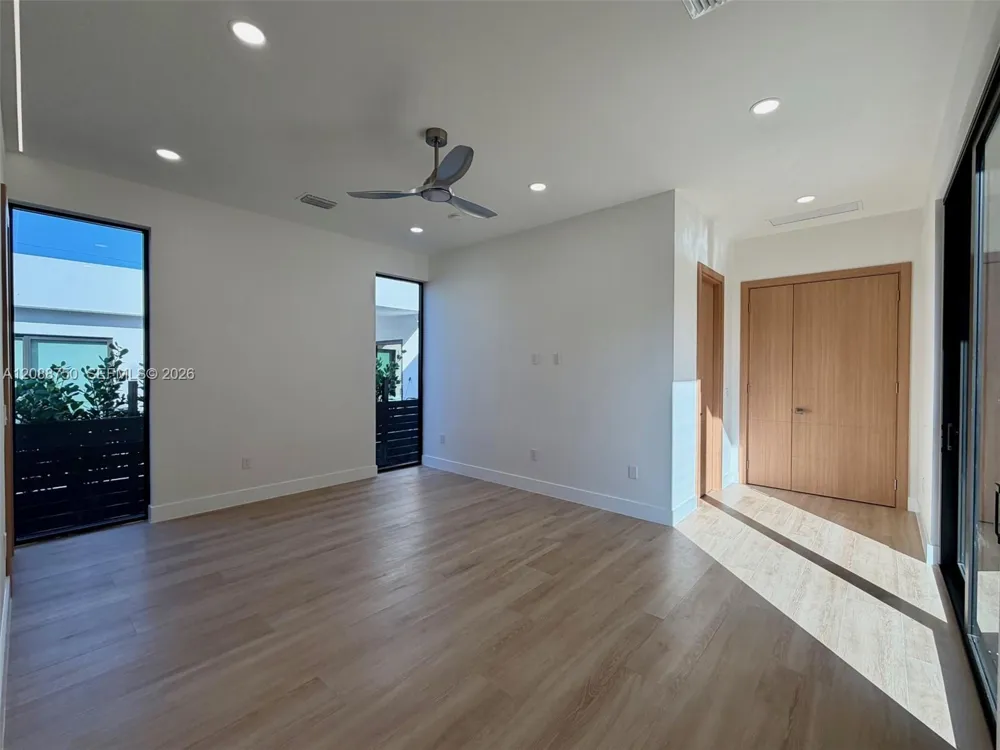 1724 NE 16th Ave Fort Lauderdale, FL 33305