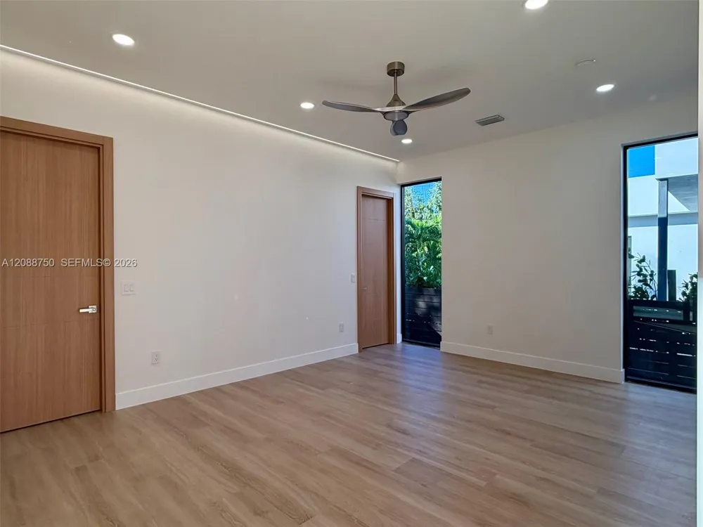 1724 NE 16th Ave Fort Lauderdale, FL 33305