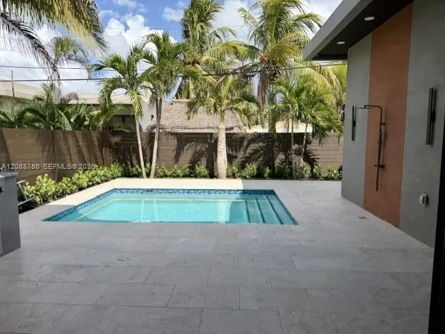 1724 NE 16th Ave Fort Lauderdale, FL 33305