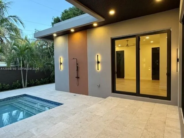 1724 NE 16th Ave Fort Lauderdale, FL 33305
