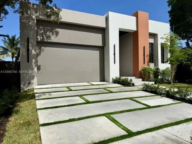 1724 NE 16th Ave Fort Lauderdale, FL 33305