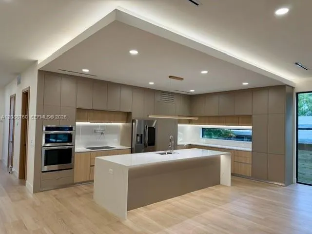 1724 NE 16th Ave Fort Lauderdale, FL 33305