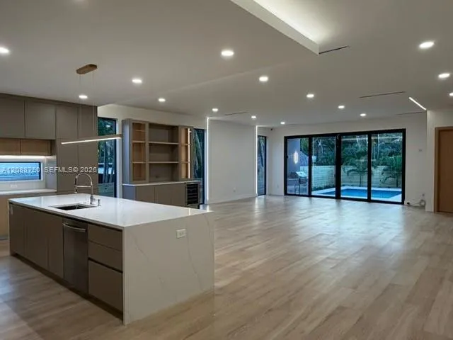 1724 NE 16th Ave Fort Lauderdale, FL 33305