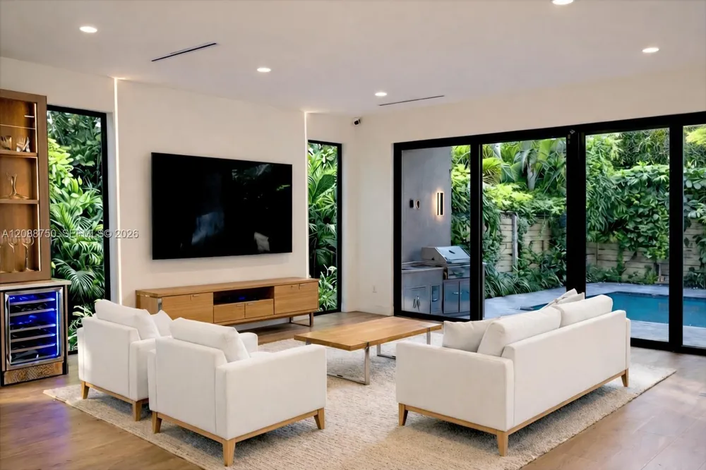 1724 NE 16th Ave Fort Lauderdale, FL 33305