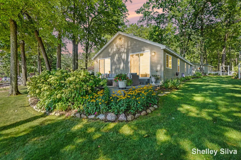 3220 Wolf Lake Drive Baldwin, MI 49304