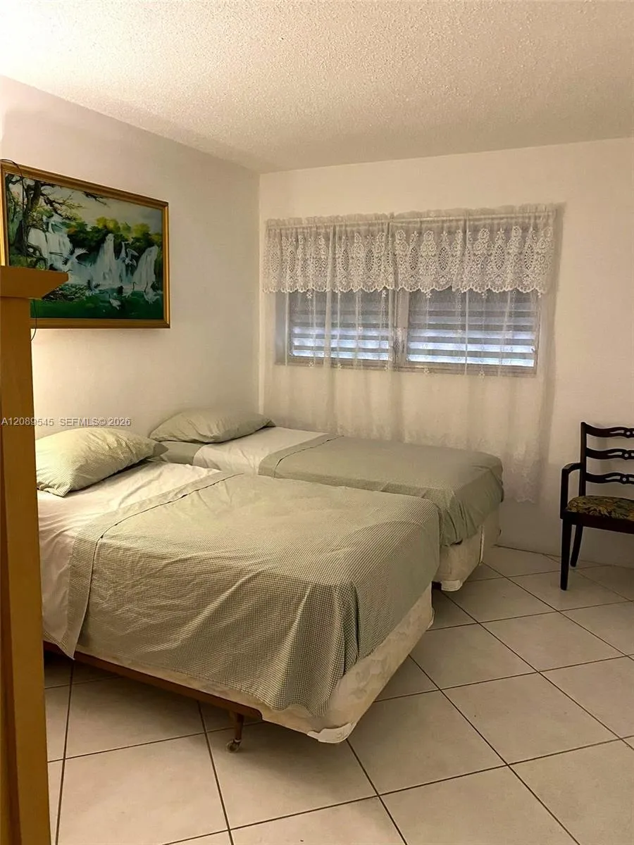 1000 SW 11 Ave #20E Hallandale Beach, FL 33009