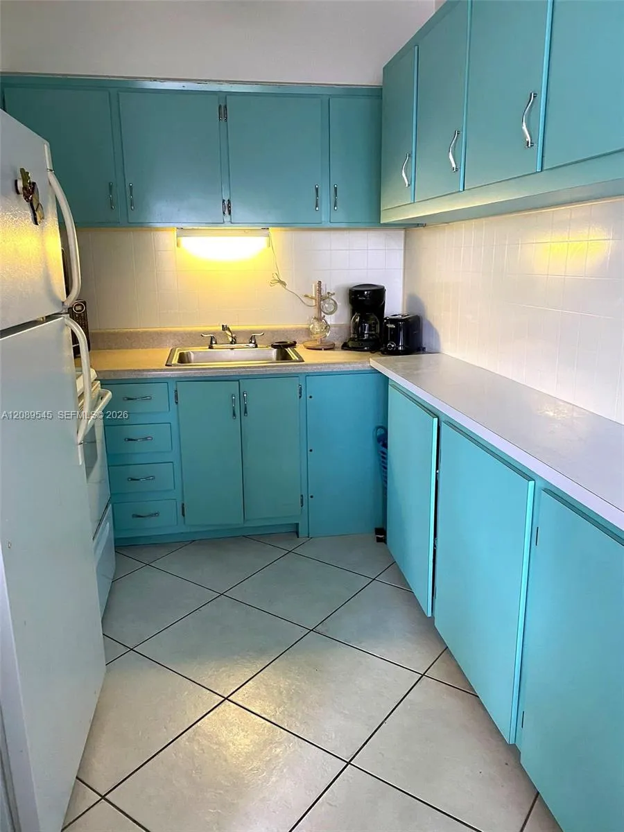 1000 SW 11 Ave #20E Hallandale Beach, FL 33009