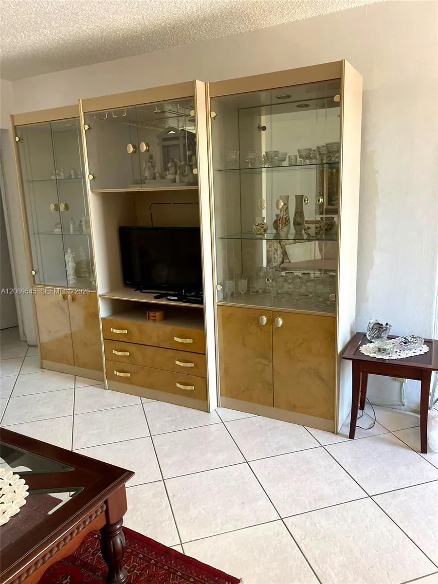 1000 SW 11 Ave #20E Hallandale Beach, FL 33009