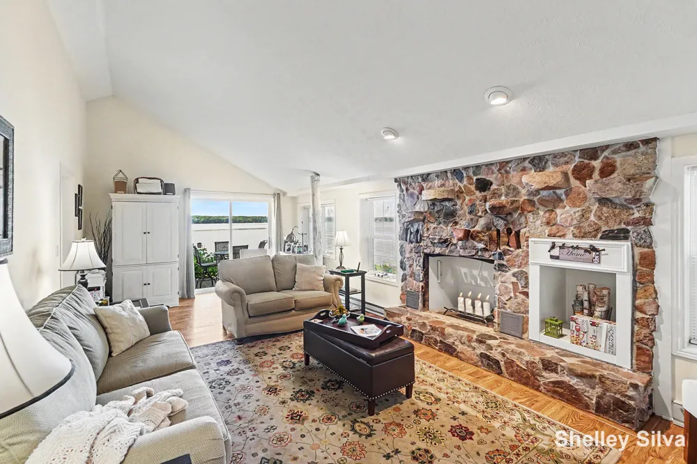 3220 Wolf Lake Drive Peacock Township, MI 49304