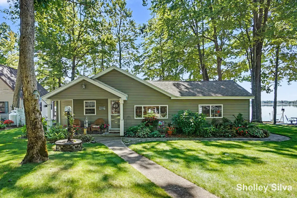 3220 Wolf Lake Drive Peacock Township, MI 49304