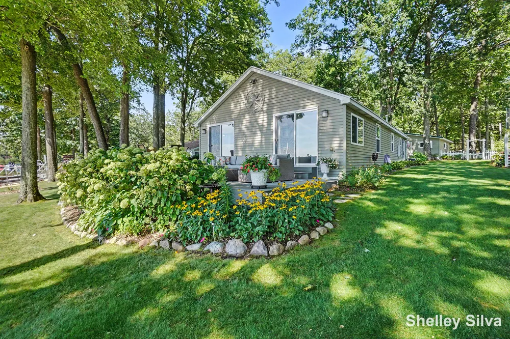3220 Wolf Lake Drive Peacock Township, MI 49304
