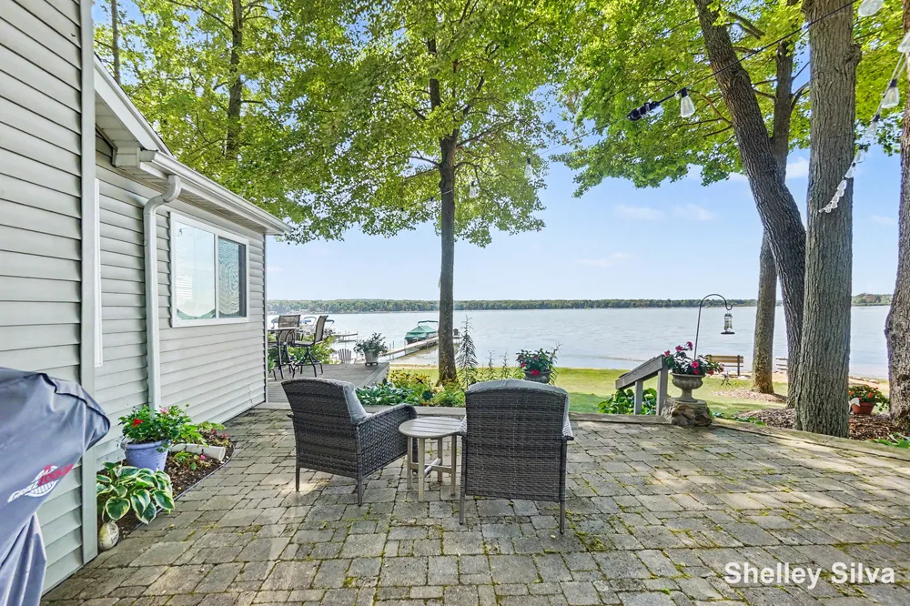 3220 Wolf Lake Drive Peacock Township, MI 49304