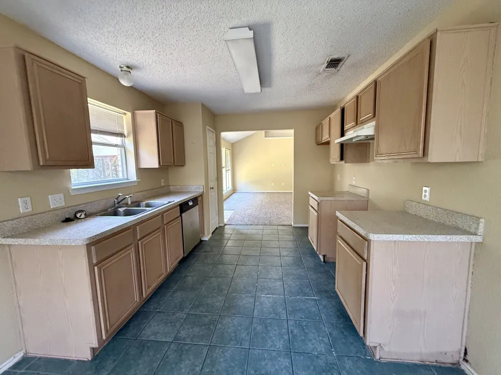 326 King Arthur Drive Weatherford, TX 76086