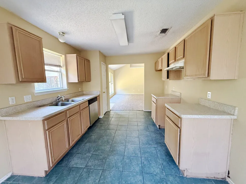 326 King Arthur Drive Weatherford, TX 76086