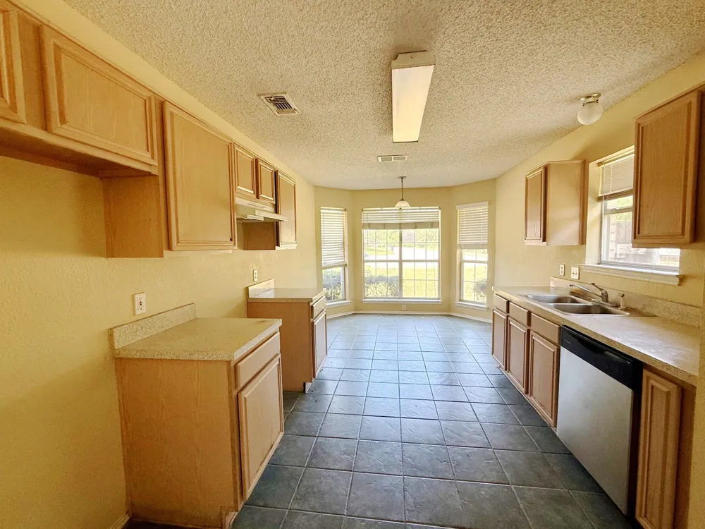 326 King Arthur Drive Weatherford, TX 76086
