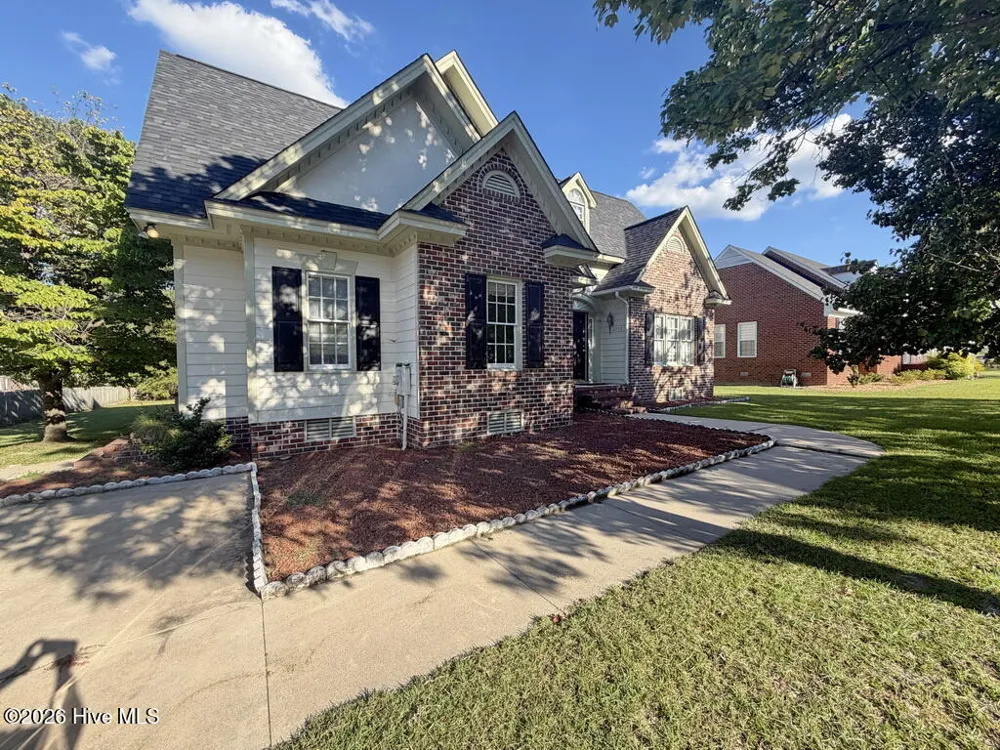 1733 Sparrow Hawk Lane Rocky Mount, NC 27804
