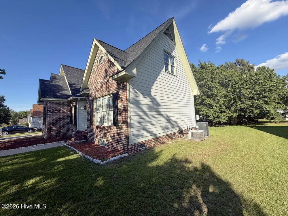 1733 Sparrow Hawk Lane Rocky Mount, NC 27804
